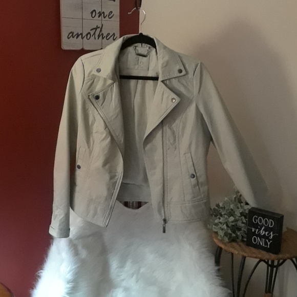 Jacket juniors - NWOT- OFF white- Smoke Free Home - Picture 1 of 2